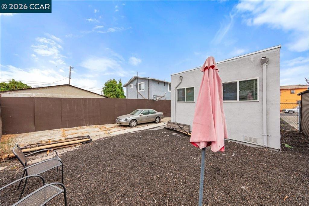 9903 Olive St Property Photo 11