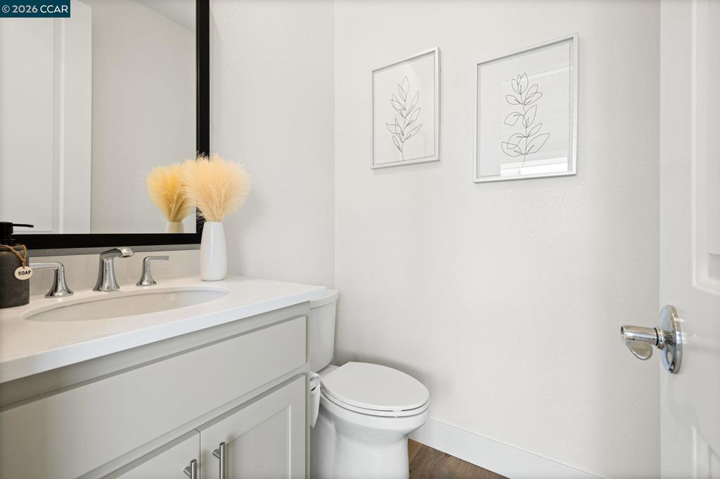 1380 Julia Ln Property Photo 7