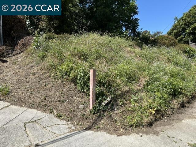 5229 Macarthur Blvd Property Photo 1