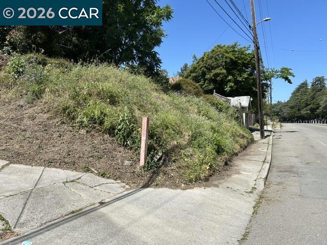 5229 Macarthur Blvd Property Photo 8