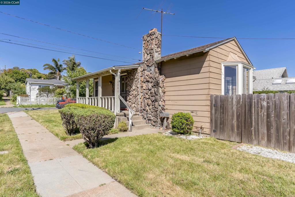 5526 Carl Ave Property Photo 3