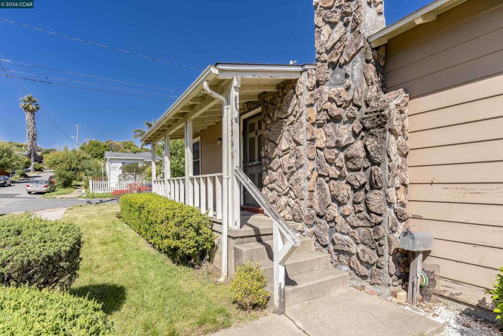 5526 Carl Ave Property Photo 5