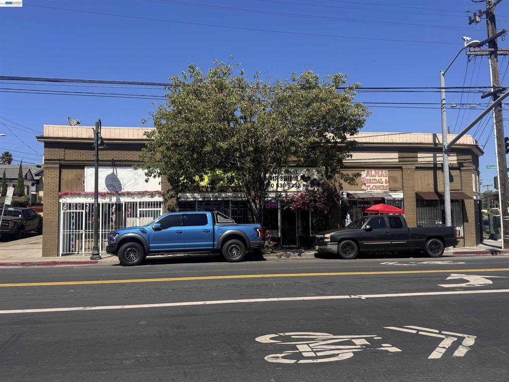 4200 Foothill Blvd Property Photo 3