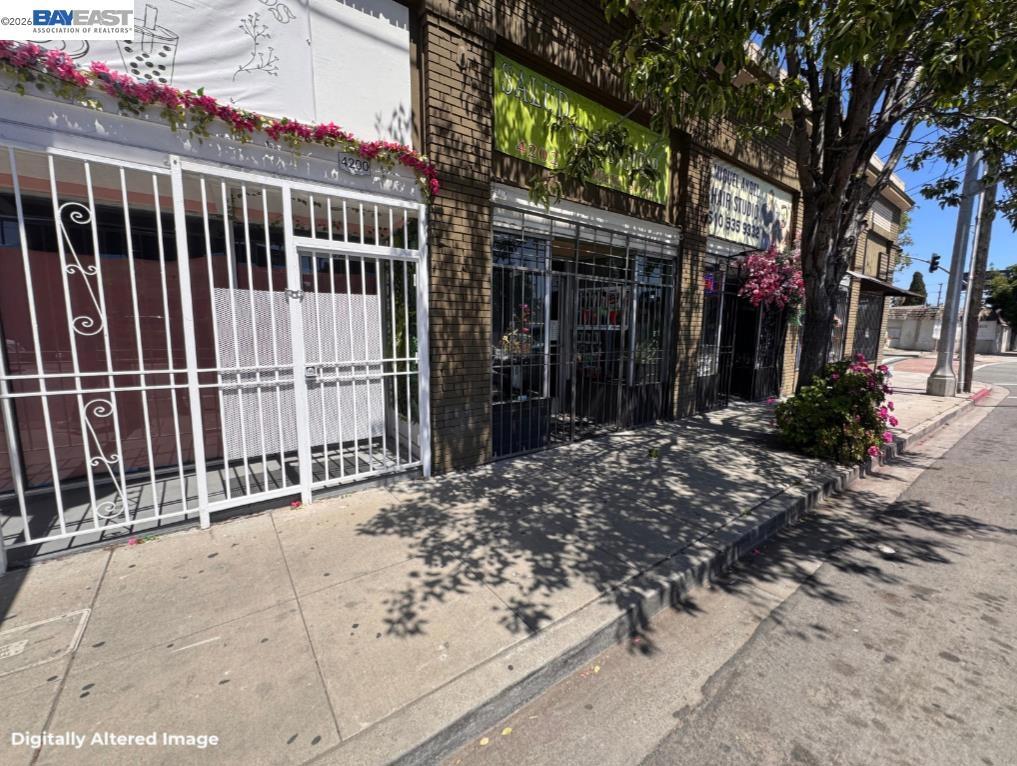 4200 Foothill Blvd Property Photo 8