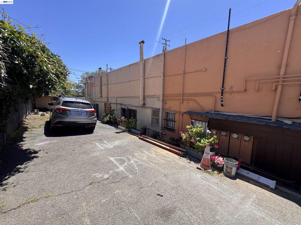 4200 Foothill Blvd Property Photo 11