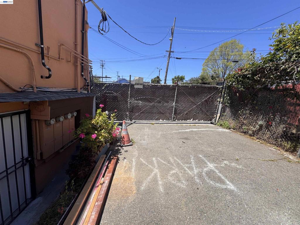 4200 Foothill Blvd Property Photo 13