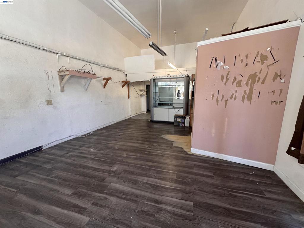 4200 Foothill Blvd Property Photo 17