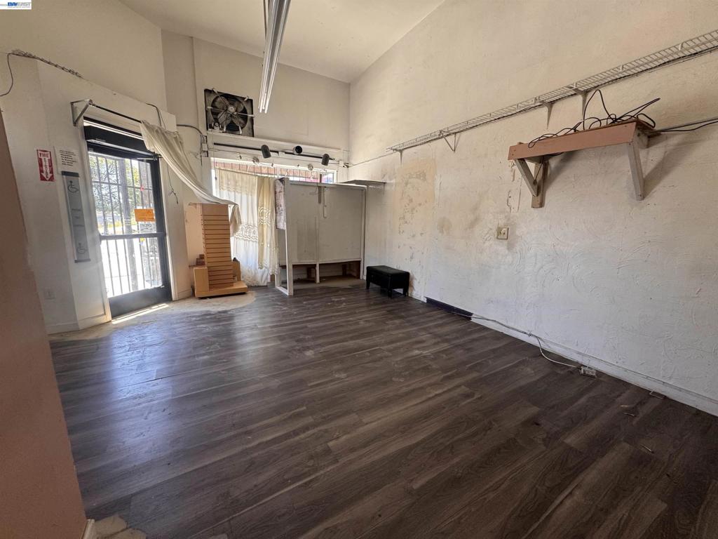 4200 Foothill Blvd Property Photo 18