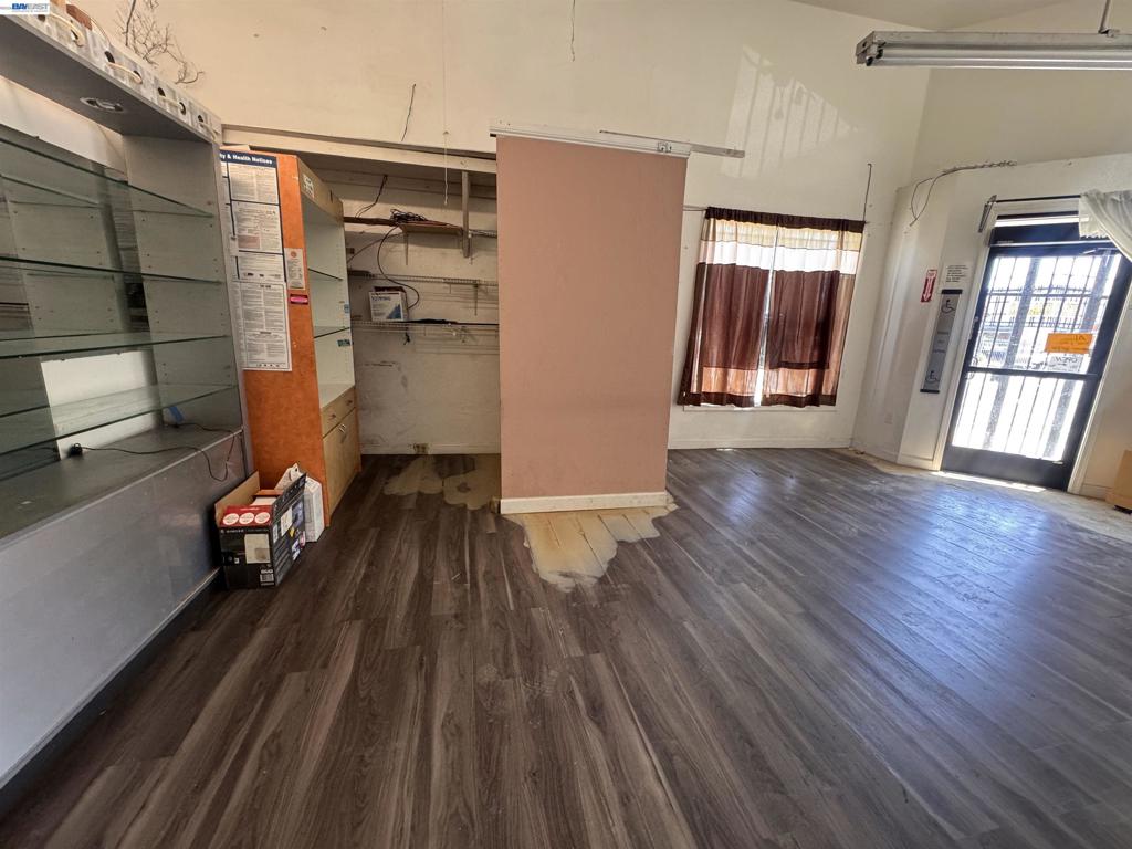 4200 Foothill Blvd Property Photo 19