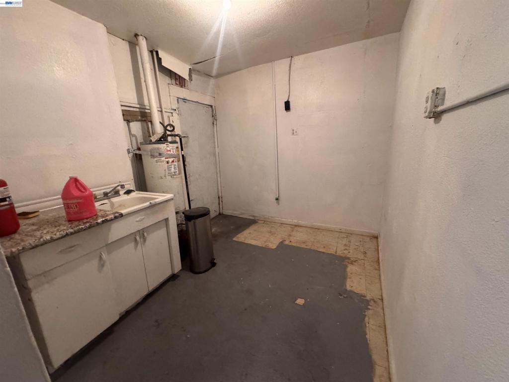 4200 Foothill Blvd Property Photo 27