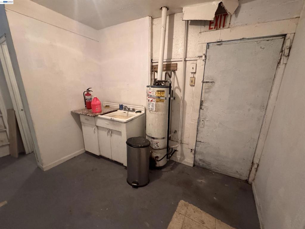 4200 Foothill Blvd Property Photo 28