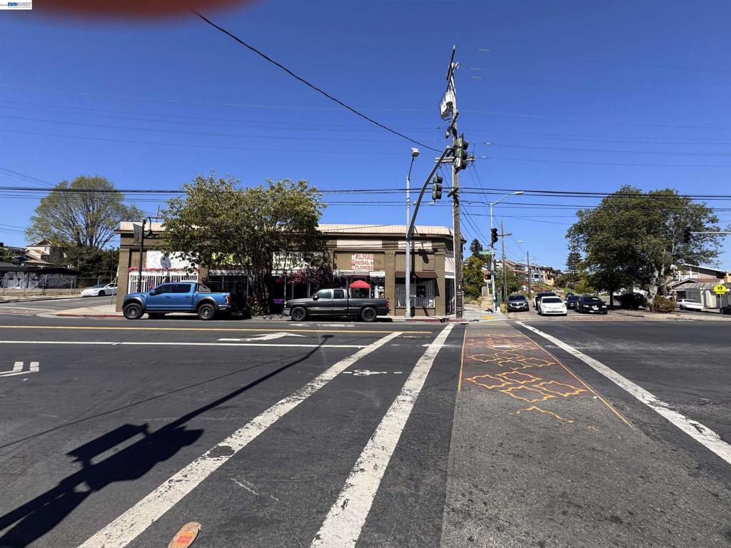 4200 Foothill Blvd Property Photo 31