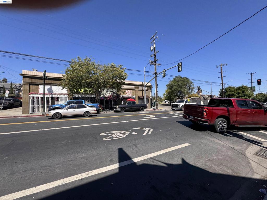4200 Foothill Blvd Property Photo 33