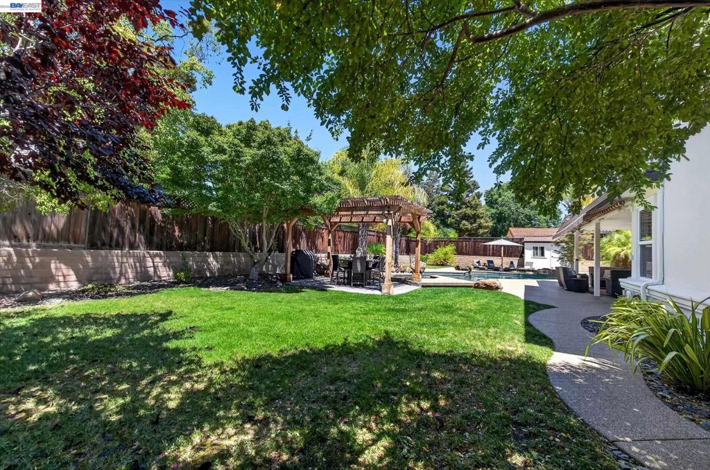 2337 Grosvenor Heights Ct Property Photo 45