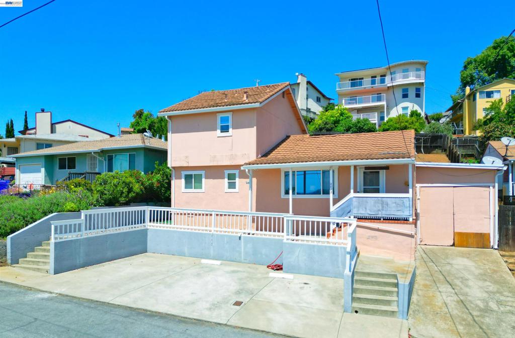 2082 Placer Drive Property Photo 1