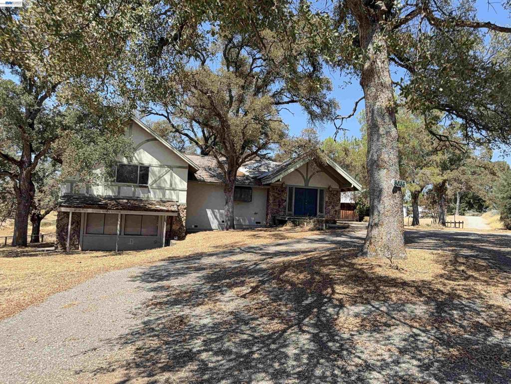 5055 Meadow View Ln Property Photo 1