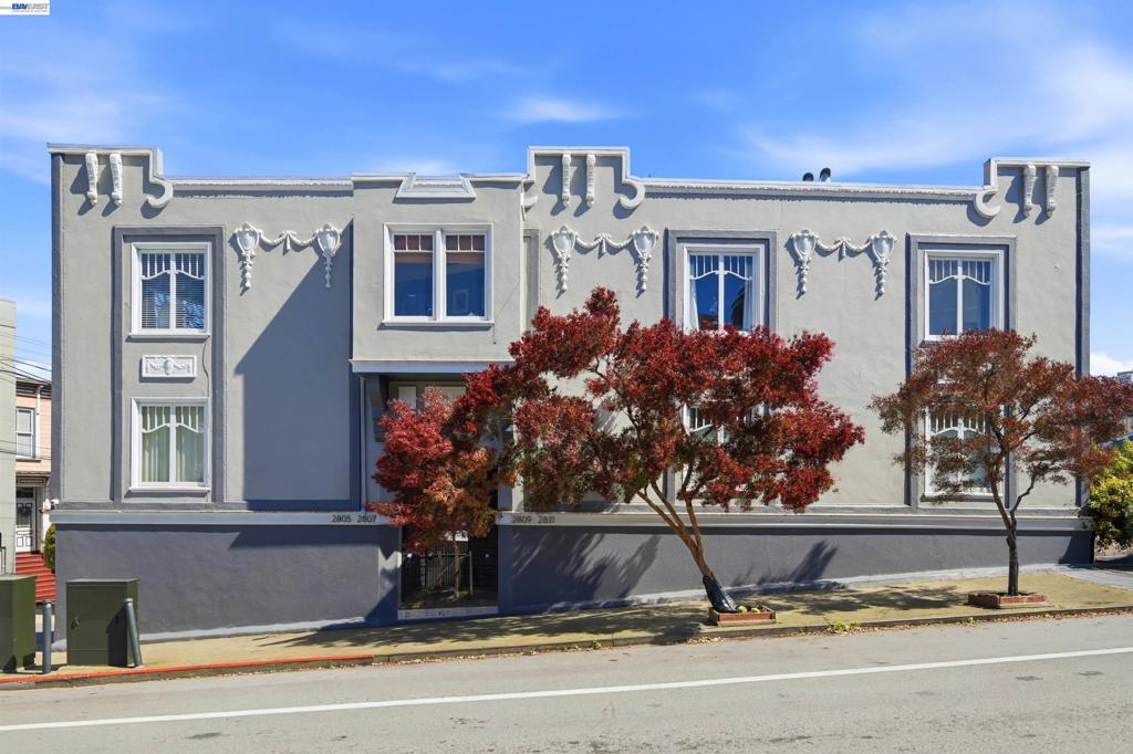 2811 Market St Property Photo 1