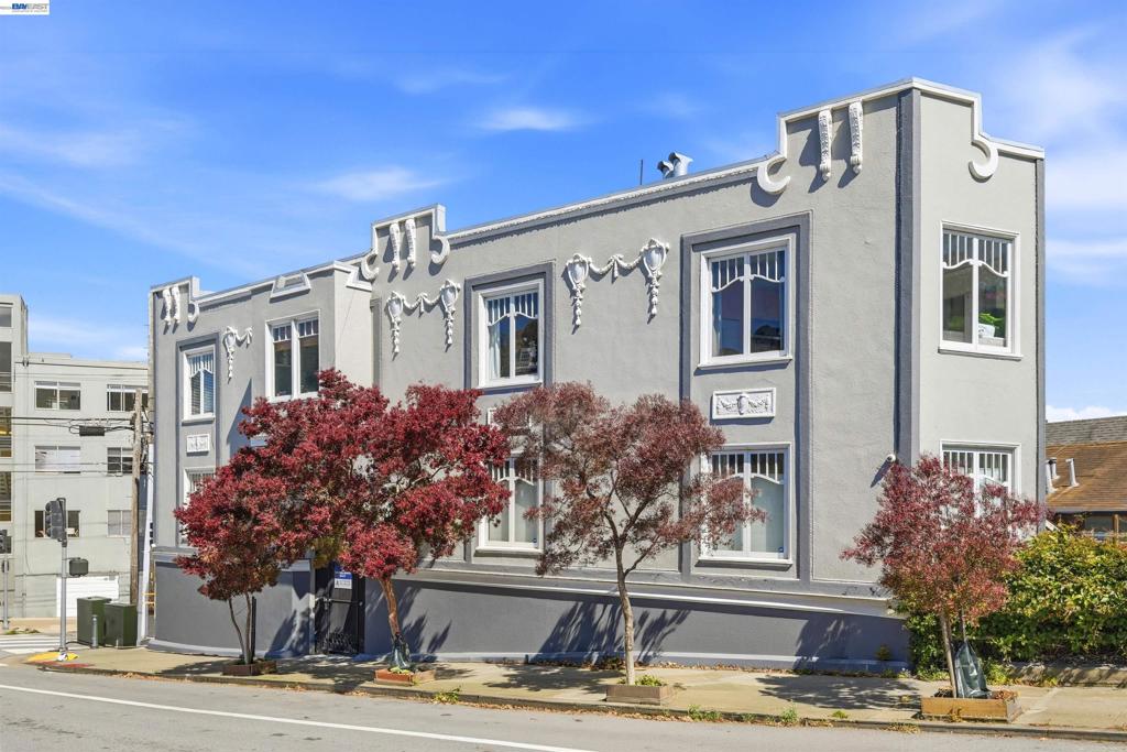 2811 Market St Property Photo 4