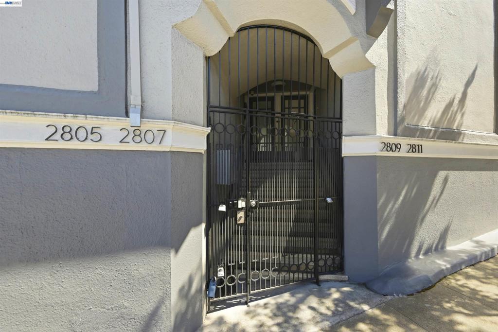 2811 Market St Property Photo 6