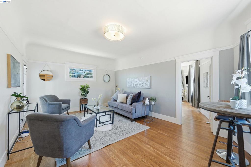 2811 Market St Property Photo 11