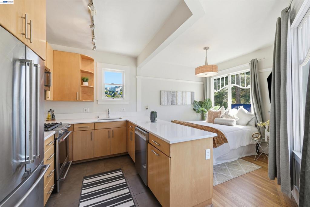 2811 Market St Property Photo 16