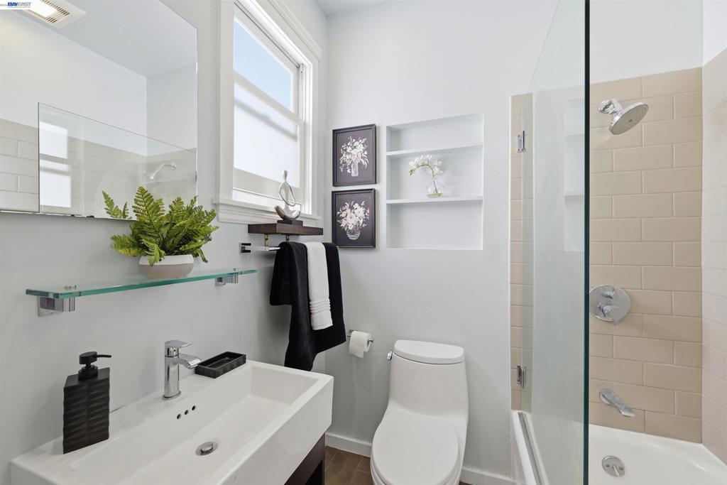 2811 Market St Property Photo 27
