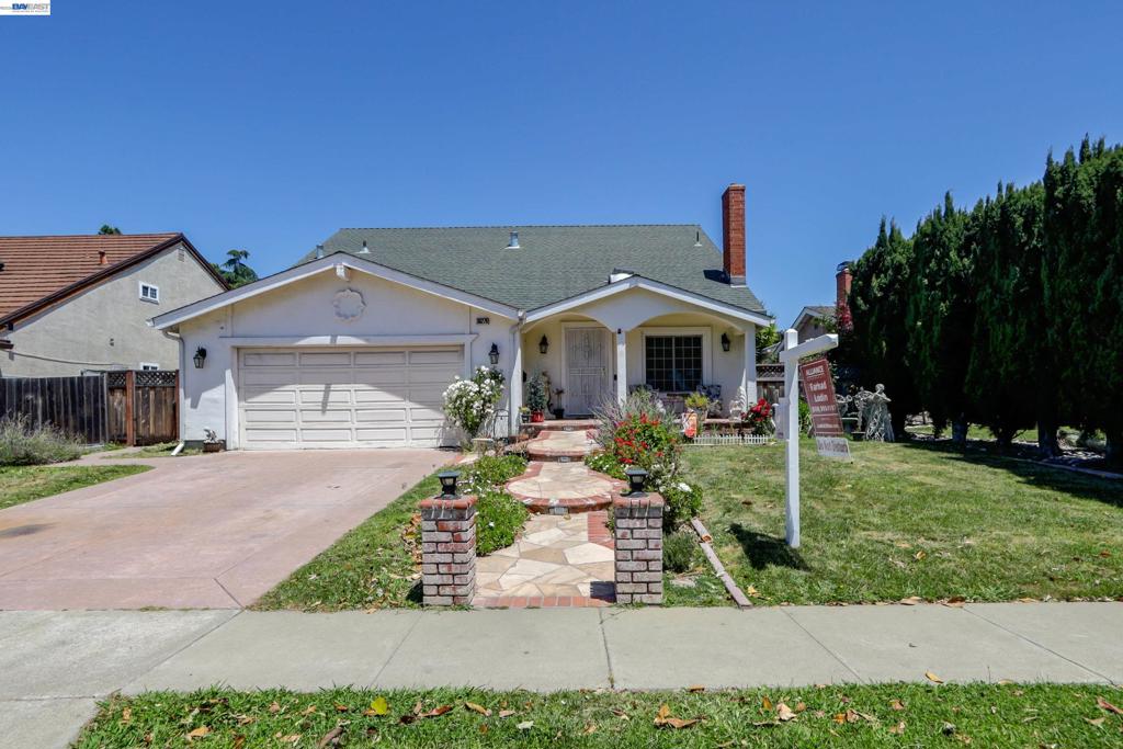 36276 Cedar Blvd Property Photo 1