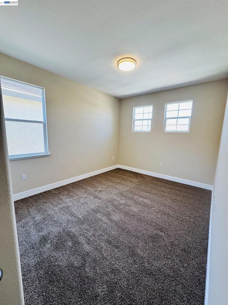 36 Greystone Pl Property Photo 4