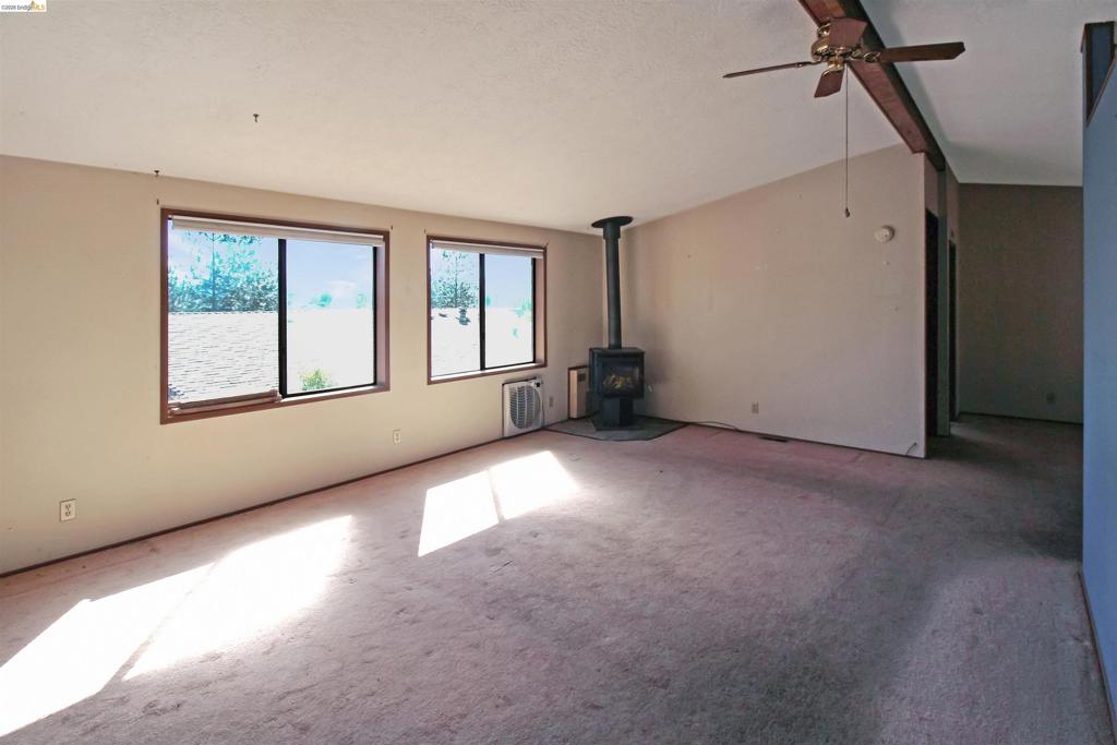 22681 Prospect Height Property Photo 4