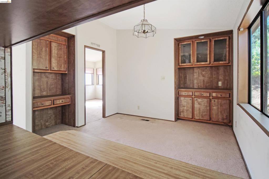 22681 Prospect Height Property Photo 8