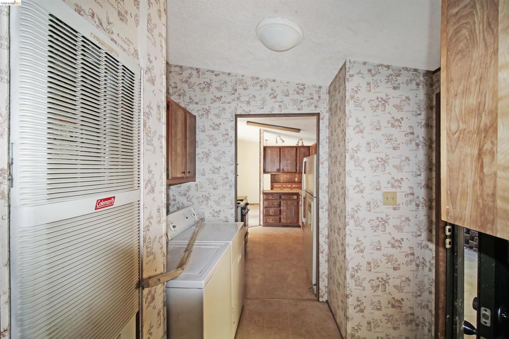 22681 Prospect Height Property Photo 11