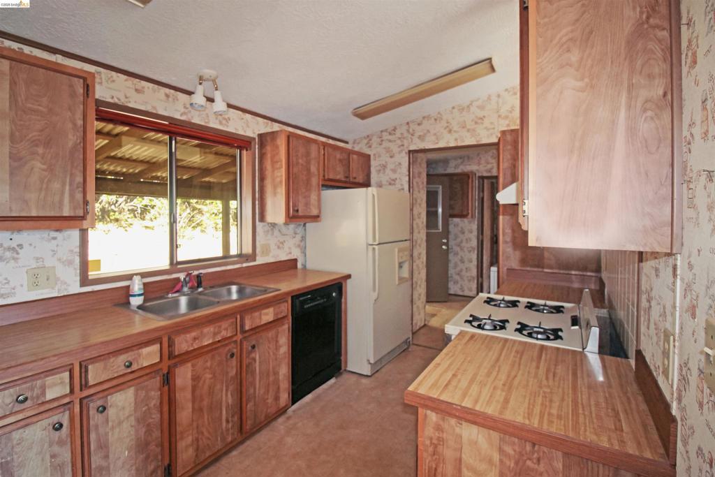 22681 Prospect Height Property Photo 14