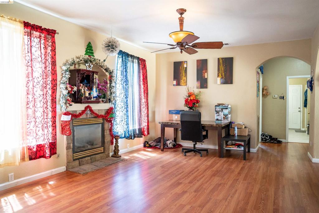505 Tuscany Ct Property Photo 4