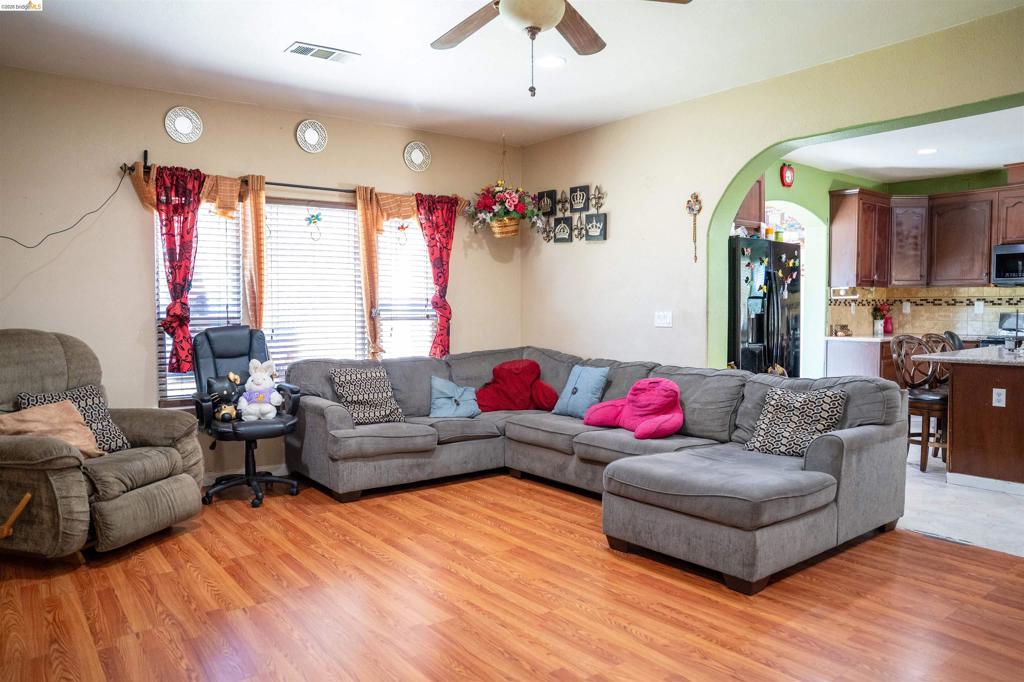 505 Tuscany Ct Property Photo 5