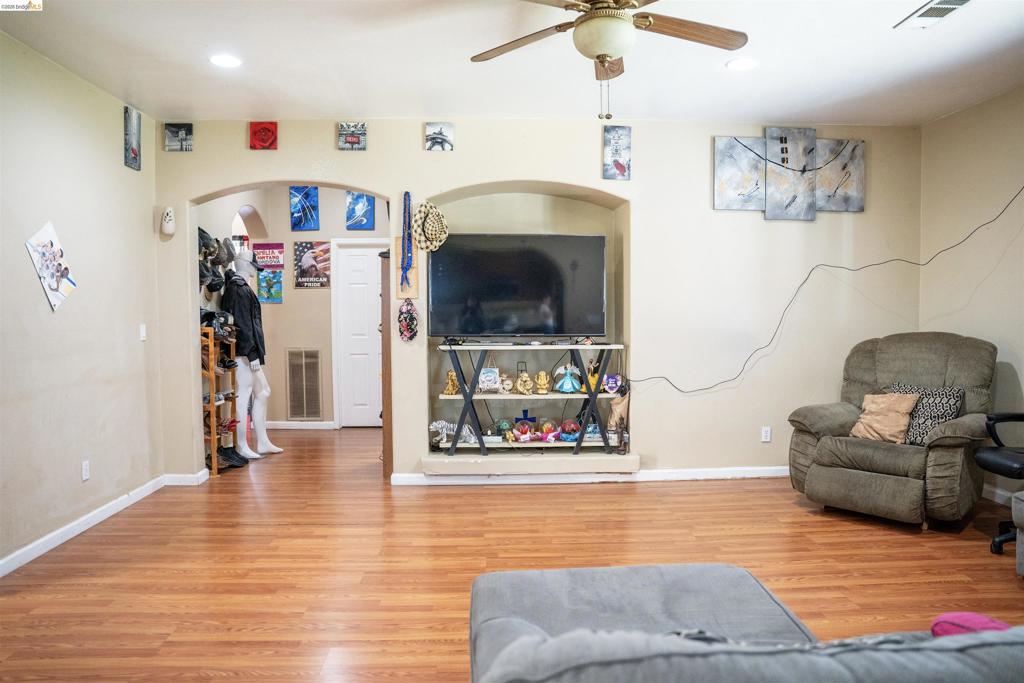 505 Tuscany Ct Property Photo 8