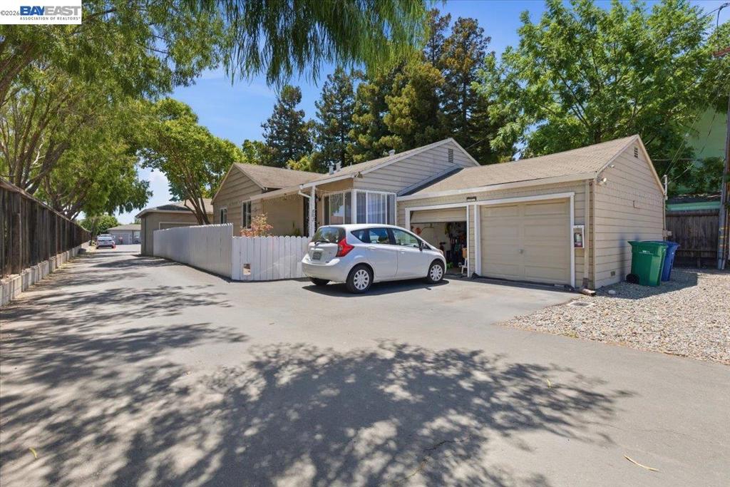 882 W Tennyson Rd Property Photo 8