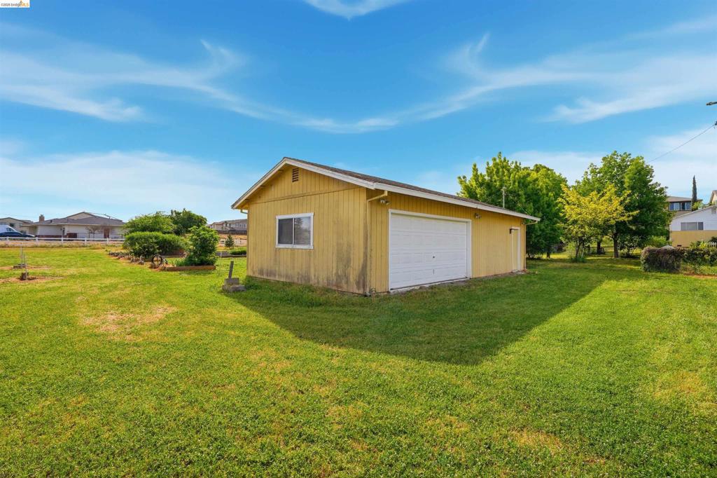 209 Honey Ln Property Photo 2