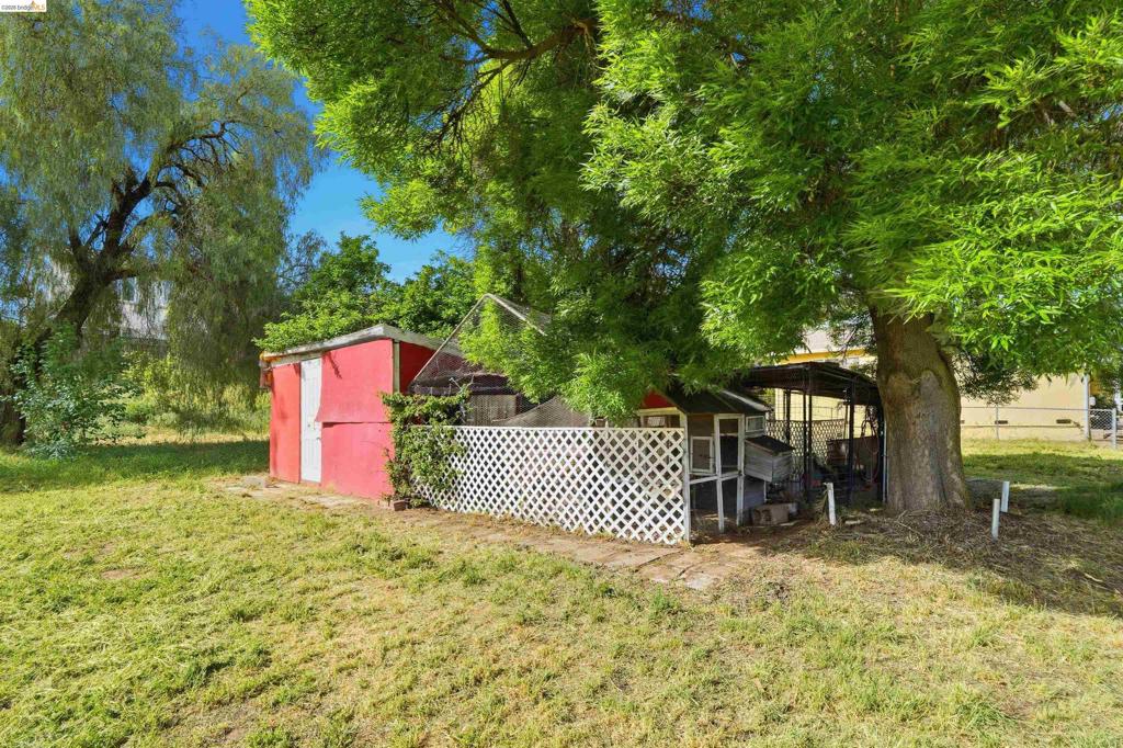 209 Honey Ln Property Photo 8