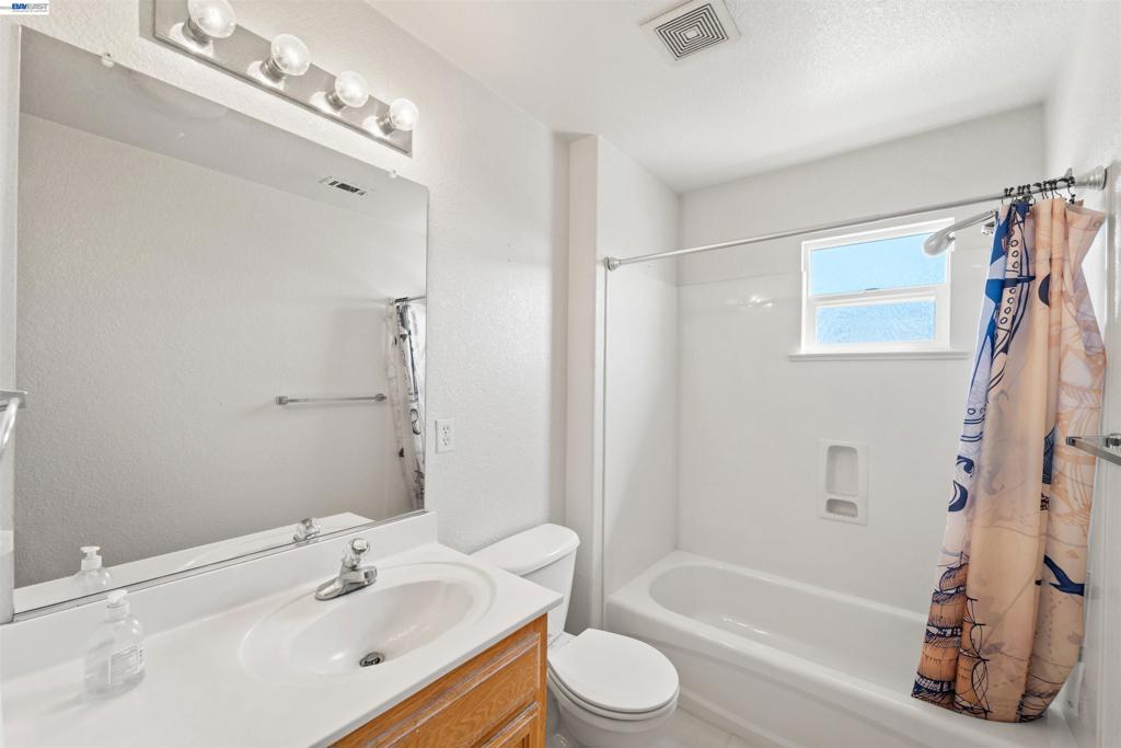 1153 Syracuse Ln Property Photo 10