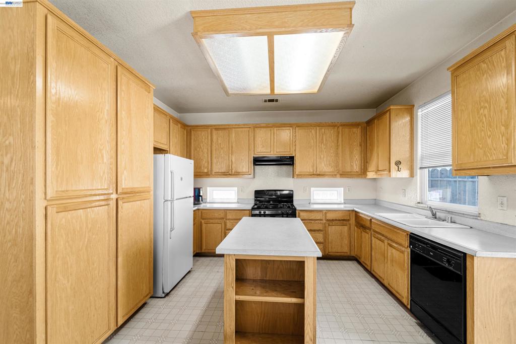 1153 Syracuse Ln Property Photo 20