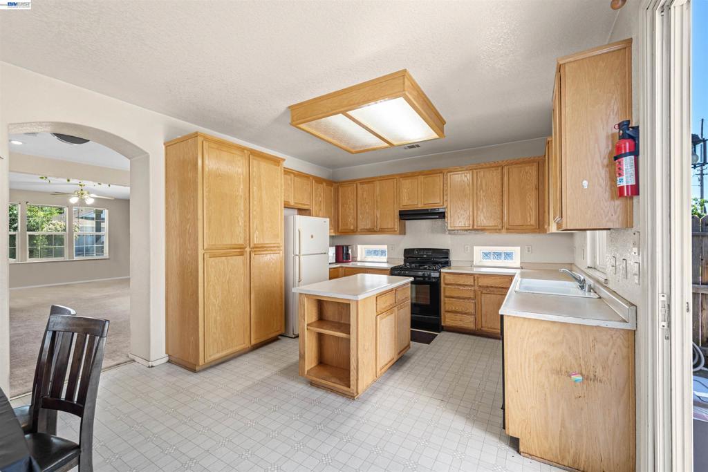 1153 Syracuse Ln Property Photo 21