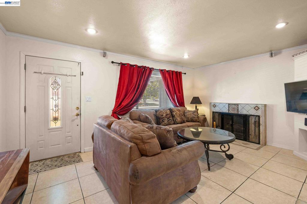 8591 Beverly Ln Property Photo 6