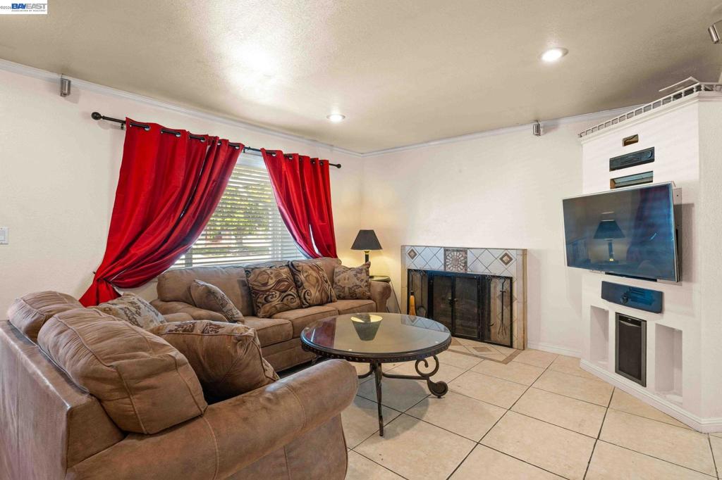 8591 Beverly Ln Property Photo 7