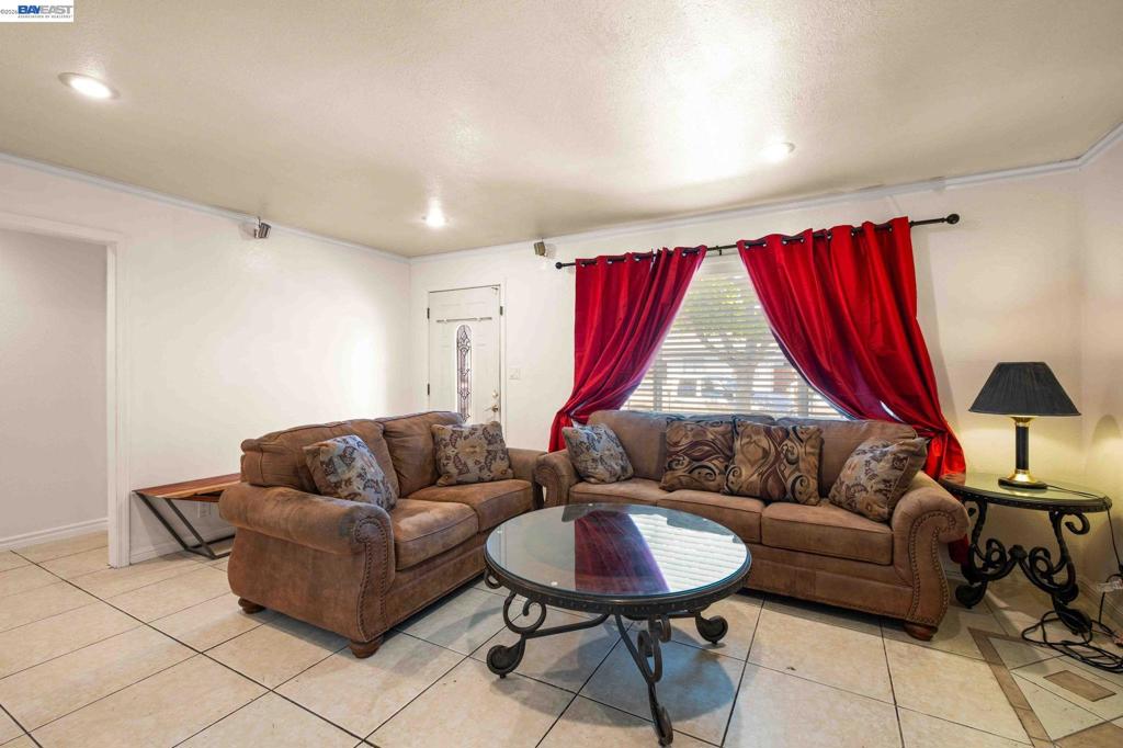 8591 Beverly Ln Property Photo 8