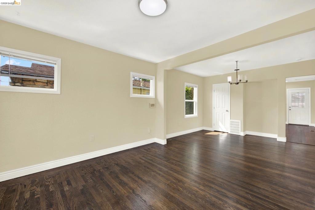7317 Lockwood St Property Photo 6