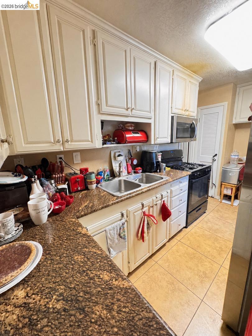 2236 E Stadium Dr Property Photo 6