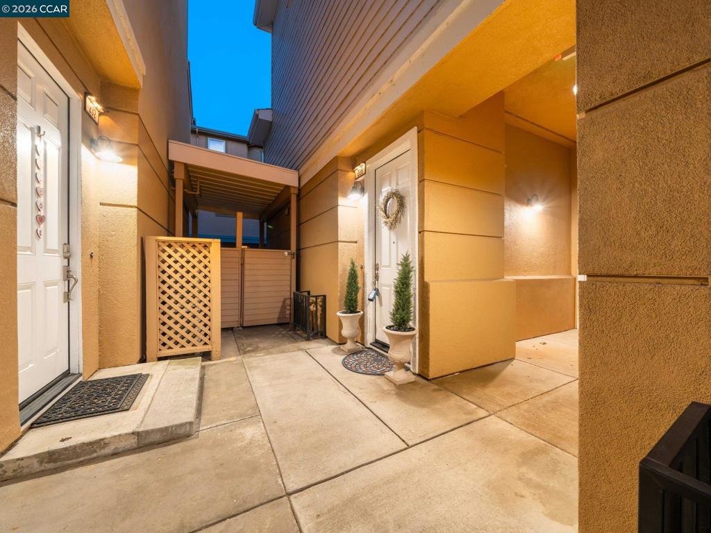 228 1st St Property Photo 33