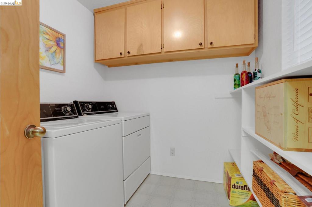 18996 Digger Pine Street Property Photo 15