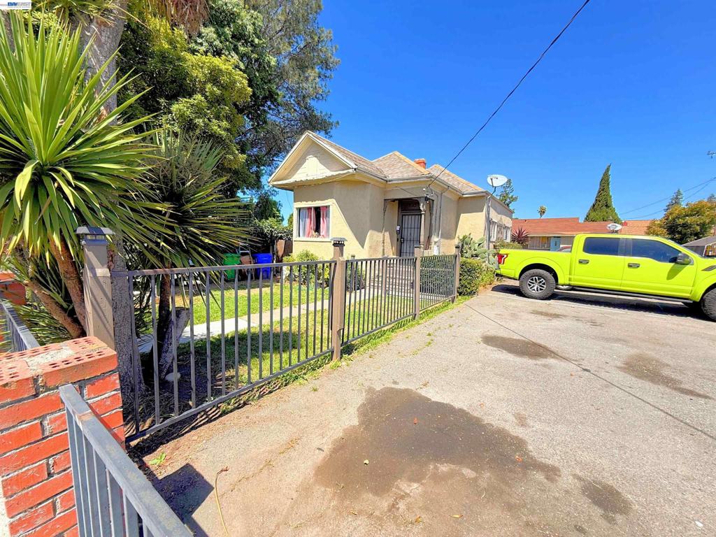 591 W Sunset Blvd Property Photo 1