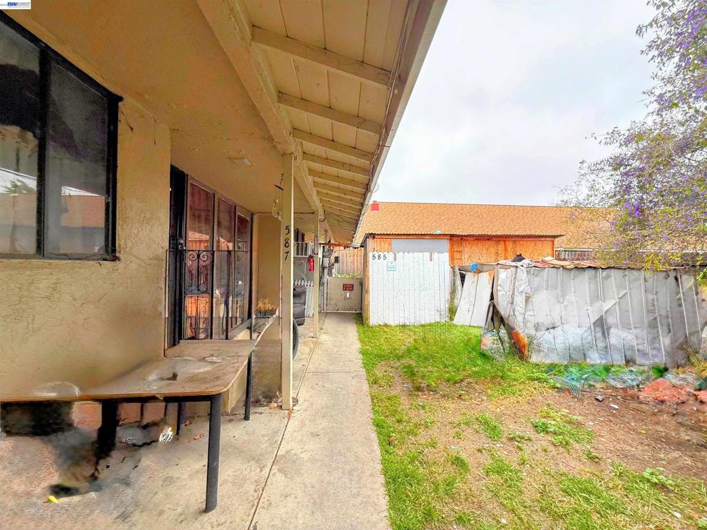 591 W Sunset Blvd Property Photo 10